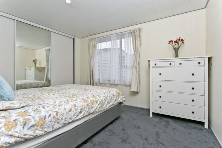 Photo of property in 13 Grenadine Place, Unsworth Heights, Auckland, 0632