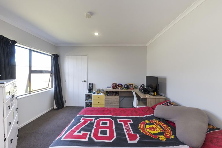Photo of property in 62 Branigan Parade, Kelvin Grove, Palmerston North, 4414