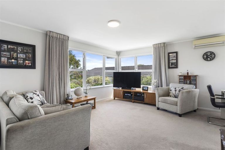 Photo of property in 2/34a Sunnynook Road, Sunnynook, Auckland, 0620