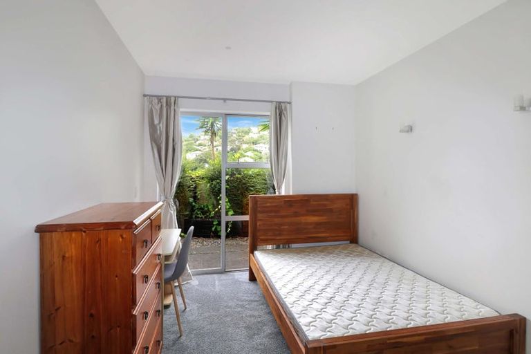 Photo of property in 20 Tiketike Way, Brooklyn, Wellington, 6021