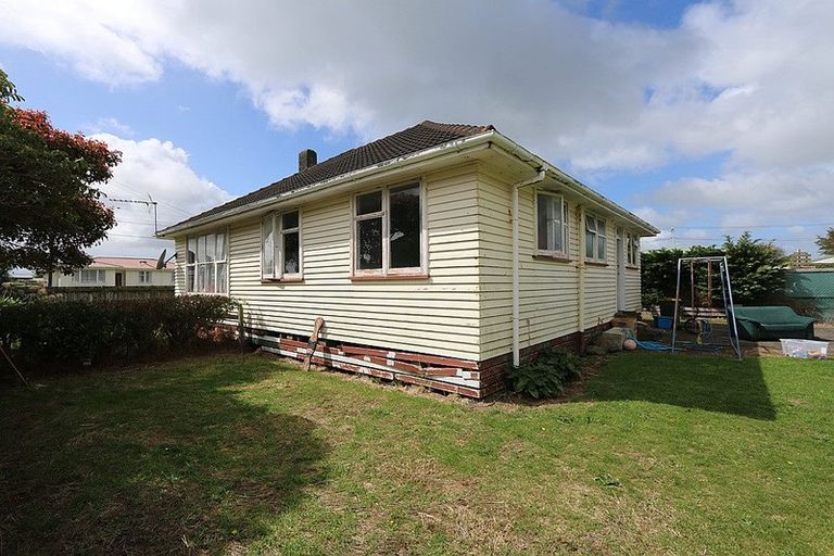 Photo of property in 47 Reid Avenue, Hawera, 4610