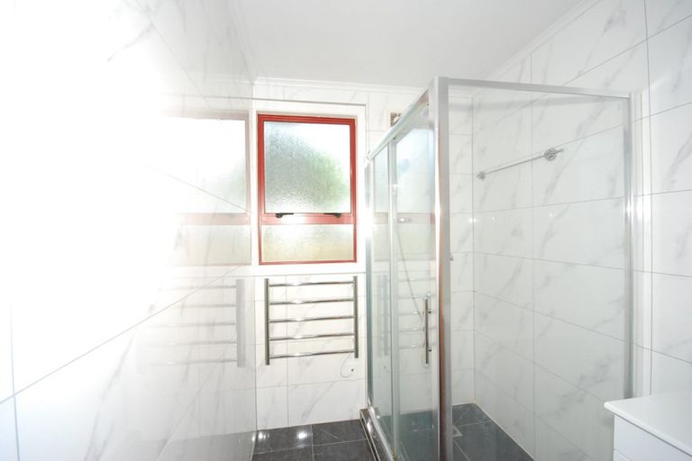 Photo of property in 2 Mcnaughton Avenue, Mangere East, Auckland, 2024