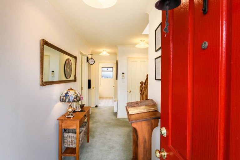 Photo of property in 18 Winston Avenue, Hokowhitu, Palmerston North, 4410