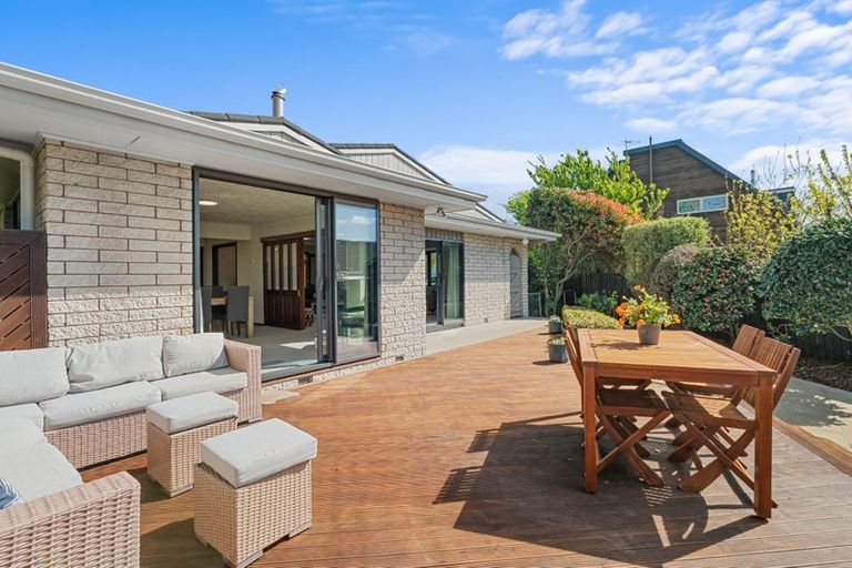 Photo of property in 42 Camberwell Place, Avonhead, Christchurch, 8042