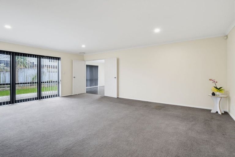 Photo of property in 72 Geneva Terrace, Kelvin Grove, Palmerston North, 4414