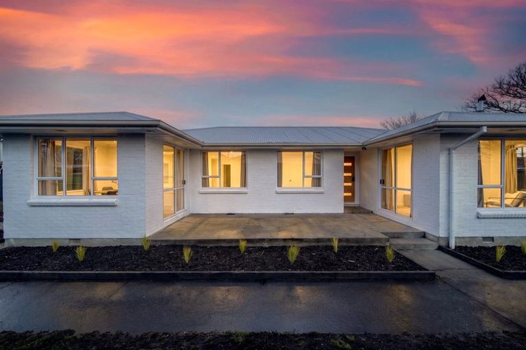 Photo of property in 4 Blossomdale Place, Bishopdale, Christchurch, 8053