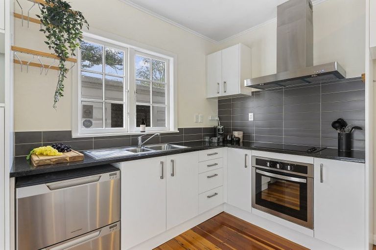 Photo of property in 36a Clayburn Road, Glen Eden, Auckland, 0602