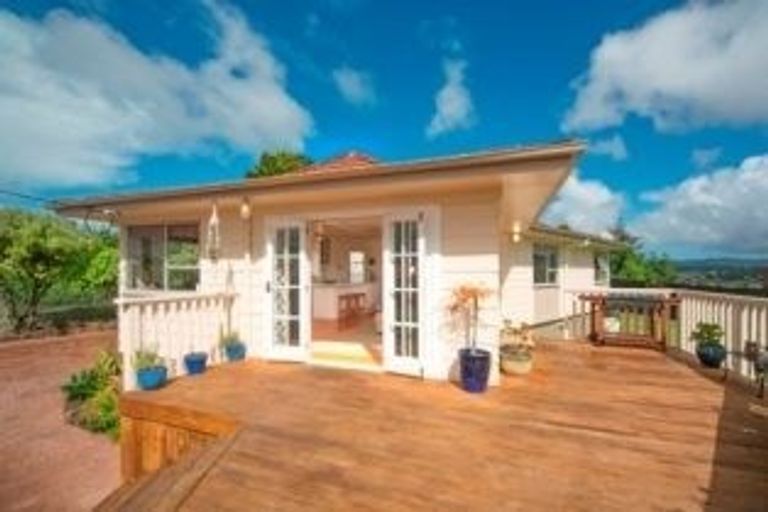 Photo of property in 91 Sunnyside Road, Sunnyvale, Auckland, 0612