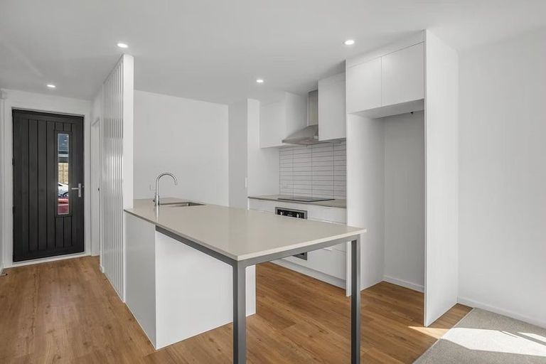 Photo of property in 8/27 Main Road, Wainuiomata, Lower Hutt, 5014