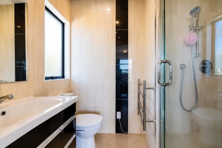 Photo of property in 12 Van Dyke Place, West Harbour, Auckland, 0618