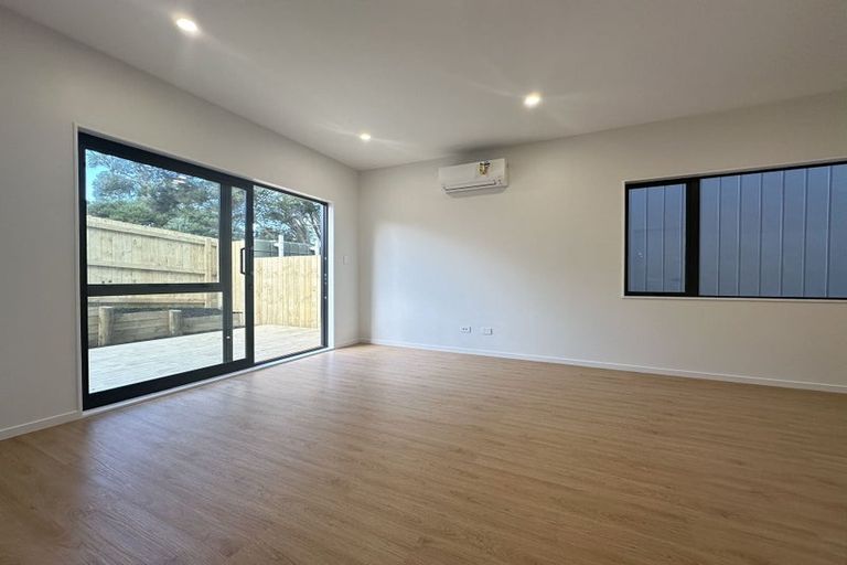 Photo of property in 23d West Harbour Drive, West Harbour, Auckland, 0618