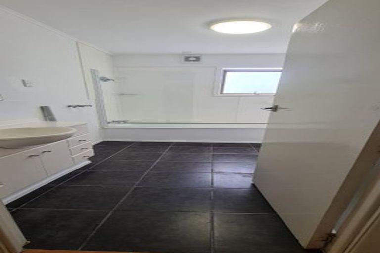 Photo of property in 44 Exmouth Road, Northcote, Auckland, 0627