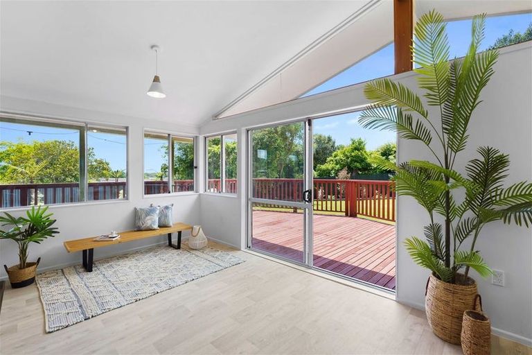 Photo of property in 15 Ruru Street, Waikanae, 5036