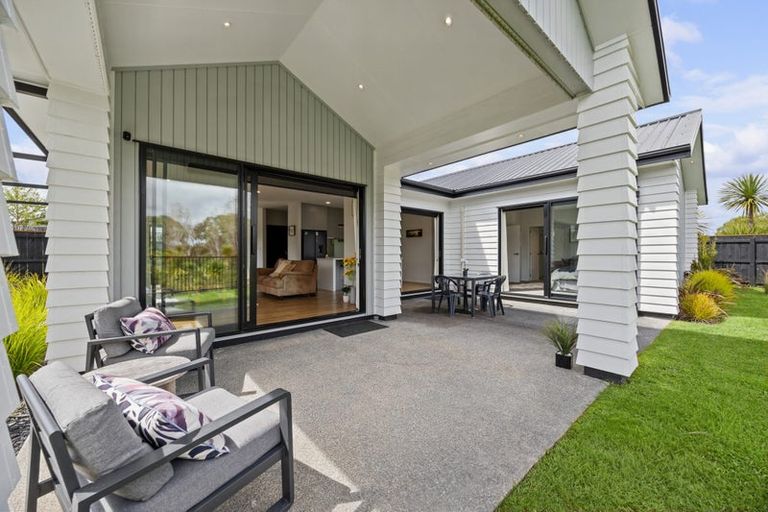 Photo of property in 23 Vogwill Road, Kumeu, 0810