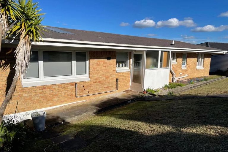 Photo of property in 6 Montgomery Crescent, Cockle Bay, Auckland, 2014