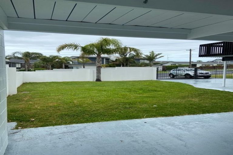 Photo of property in 3 Mirwill Road, Rothesay Bay, Auckland, 0630