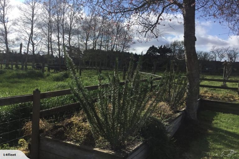 Photo of property in 60 Lathrope Road, Kumeu, 0892