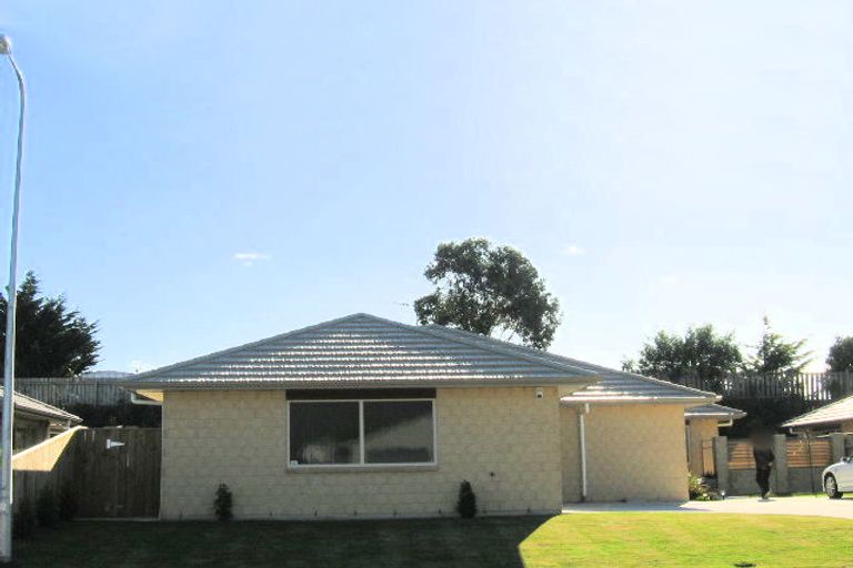 Photo of property in 41 Gandalf Crescent, Paraparaumu, 5032