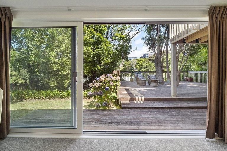 Photo of property in 2/24 Mariposa Crescent, Birkenhead, Auckland, 0626