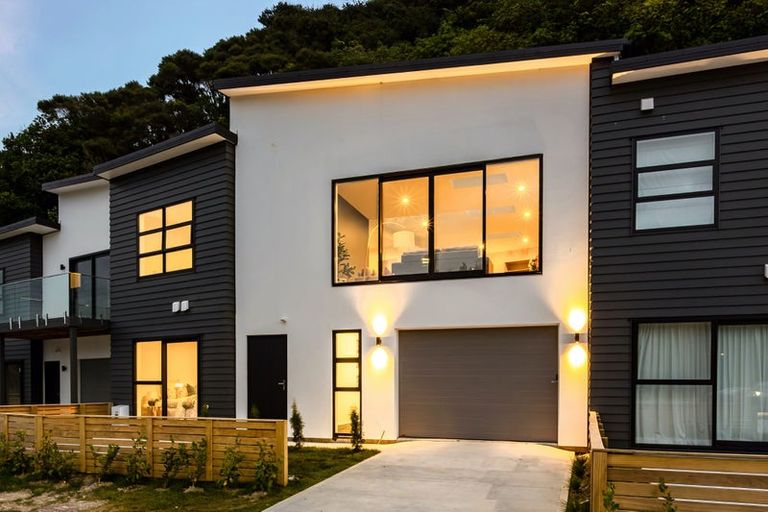 Photo of property in 4 Tradewinds Drive, Whitby, Porirua, 5024