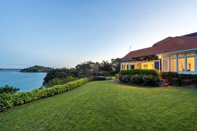 Photo of property in 122 Vauxhall Road, Narrow Neck, Auckland, 0624