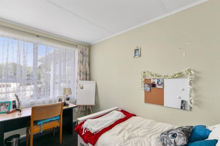 Photo of property in 42 Rangituhi Crescent, Takapuwahia, Porirua, 5022