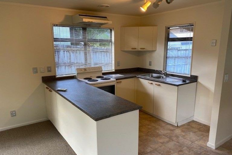 Photo of property in 4/4a Marine Parade, Mount Maunganui, 3116