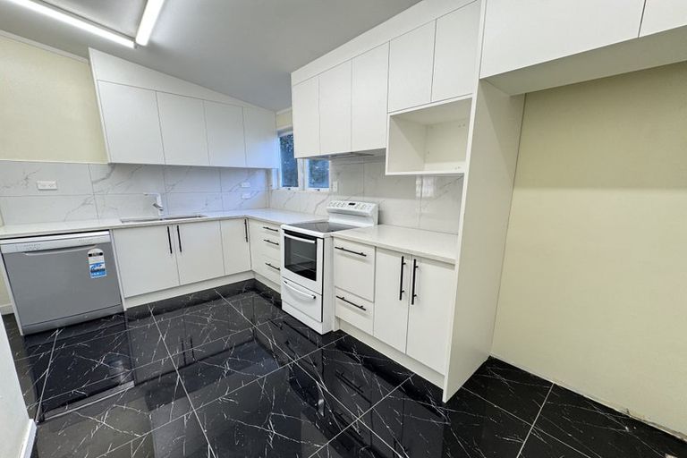 Photo of property in 575 East Coast Road, Browns Bay, Auckland, 0630