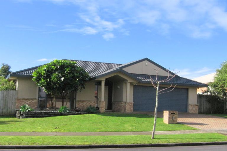 Photo of property in 14 Newinn Crescent, East Tamaki Heights, Auckland, 2016
