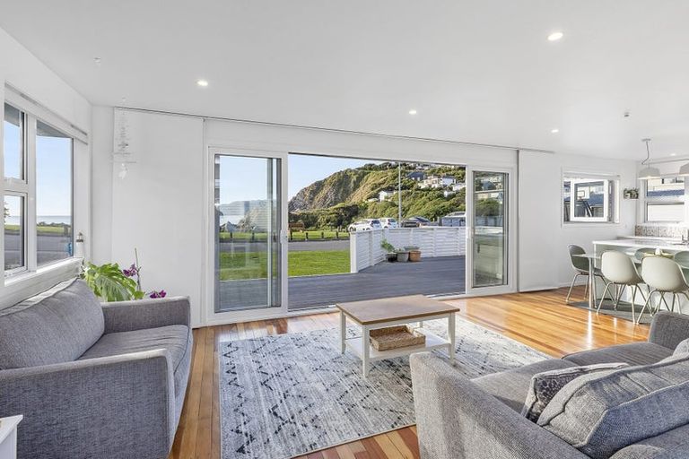 Photo of property in 3 Terrace Road, Titahi Bay, Porirua, 5022