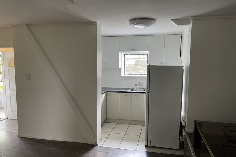 Photo of property in 1/84 Athena Drive, Totara Vale, Auckland, 0629