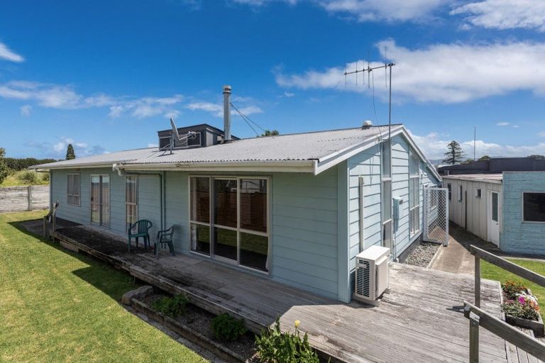 Photo of property in 14 Hinau Place, Edgecumbe, 3120