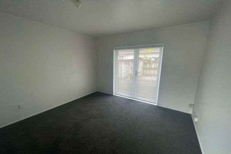 Photo of property in 2/11 Parramatta Place, Botany Downs, Auckland, 2010