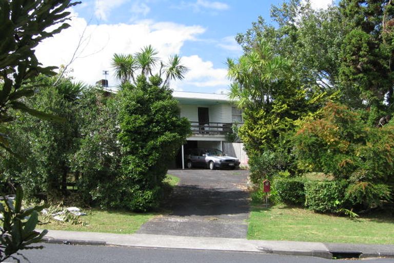 Photo of property in 72 La Rosa Street, Green Bay, Auckland, 0604