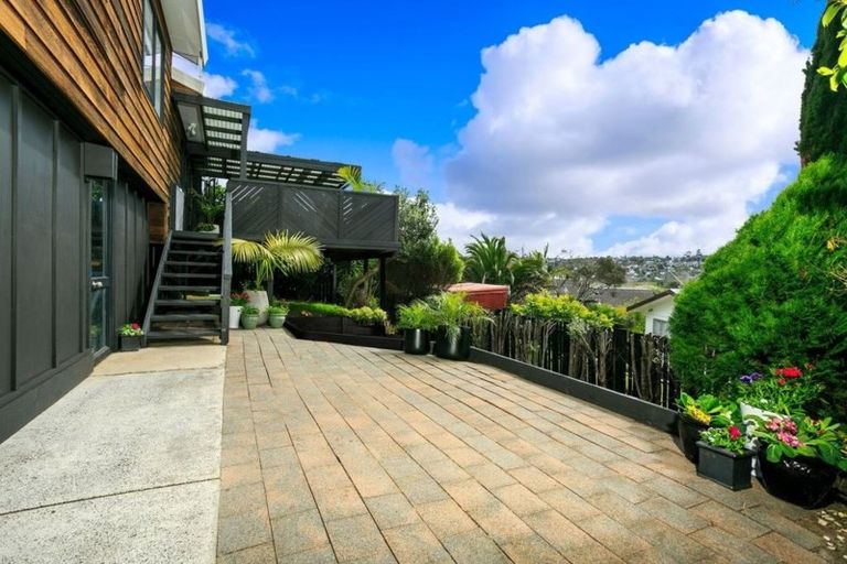 Photo of property in 2/17 Mirovale Place, Totara Vale, Auckland, 0629