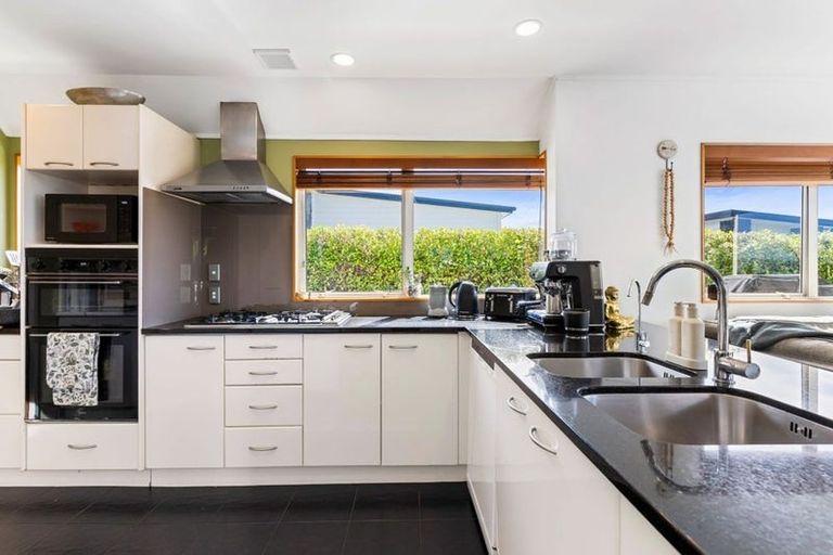 Photo of property in 1/28 Beulah Avenue, Rothesay Bay, Auckland, 0630