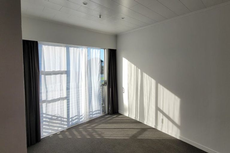 Photo of property in 76b Eliot Street, New Plymouth, 4310