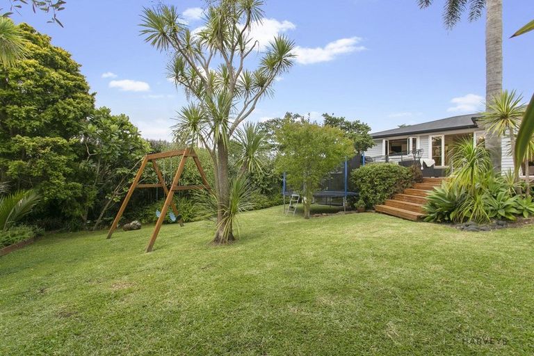 Photo of property in 12 Deane Avenue, Titirangi, Auckland, 0604