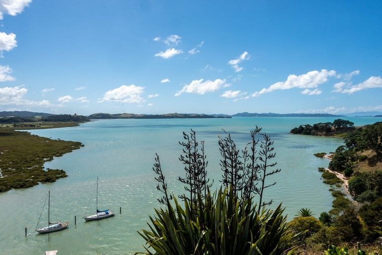 Photo of property in 848 Clevedon Kawakawa Road, Clevedon, Papakura, 2585