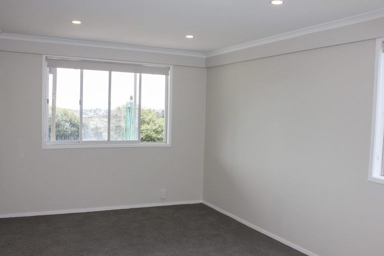 Photo of property in 53 Wade River Road, Stanmore Bay, Whangaparaoa, 0932