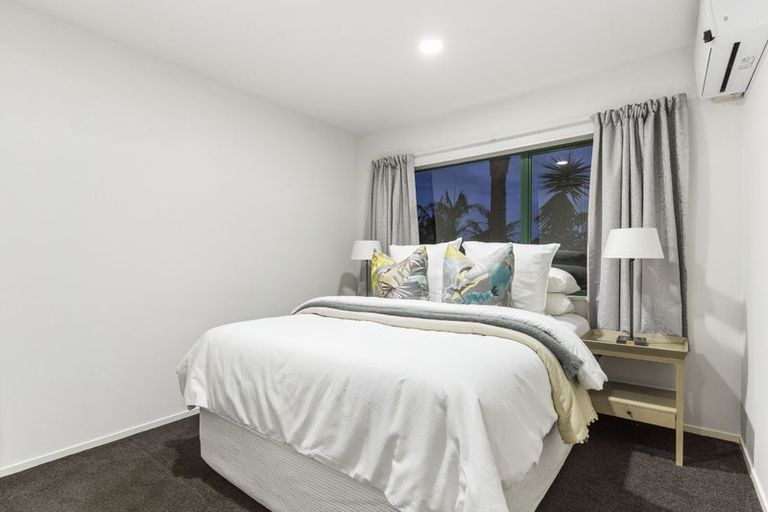 Photo of property in 5 Baulcomb Parade, Windsor Park, Auckland, 0632