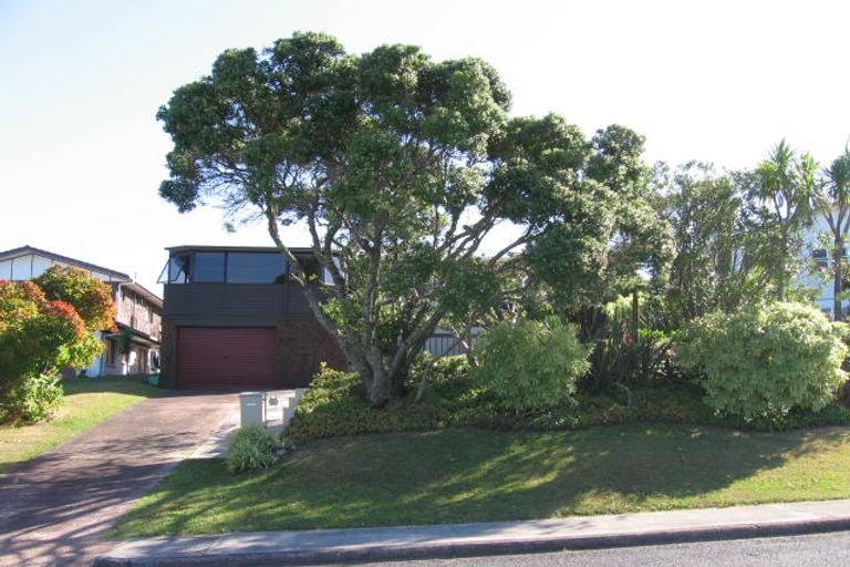 Photo of property in 19 Sealy Road, Torbay, Auckland, 0630
