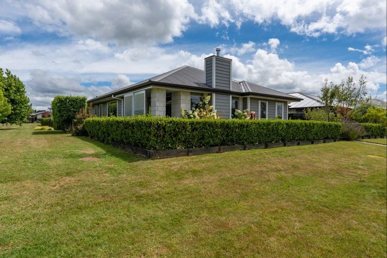 Photo of property in 6 Noumea Drive, Rangatira Park, Taupo, 3330