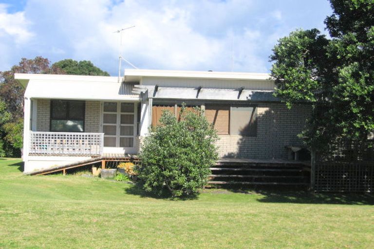 Photo of property in 107 Seaview Road, Whangamata, 3620