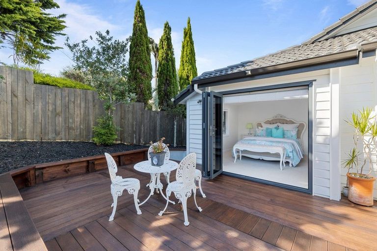 Photo of property in 4 Calypso Place, Rothesay Bay, Auckland, 0630