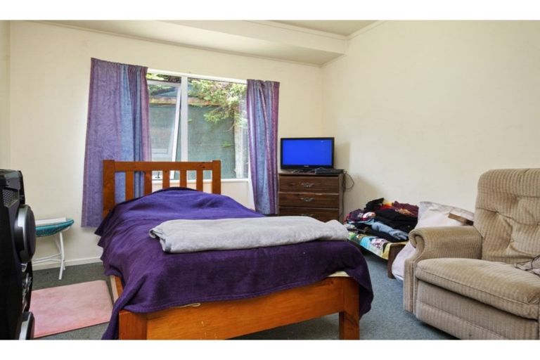 Photo of property in 104a Collingwood Road, Waiuku, 2123