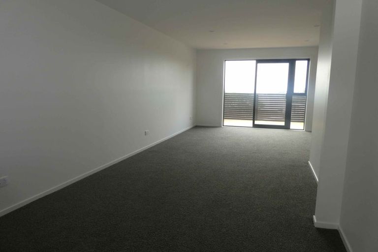 Photo of property in 2/504 Don Buck Road, Massey, Auckland, 0614