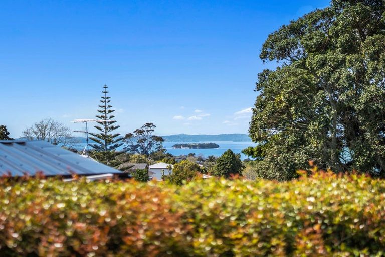 Photo of property in 4 Advene Road, Cockle Bay, Auckland, 2014