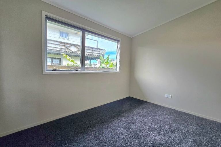 Photo of property in 5 Clayburn Road, Glen Eden, Auckland, 0602
