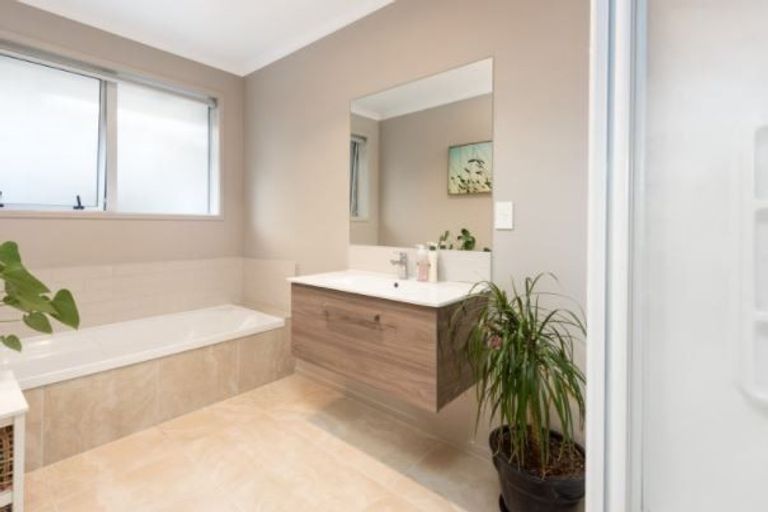 Photo of property in 14 Watene Way, Welcome Bay, Tauranga, 3112